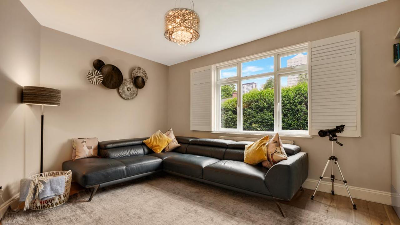 Cosy Luxurious Family Home Лондон Екстериор снимка