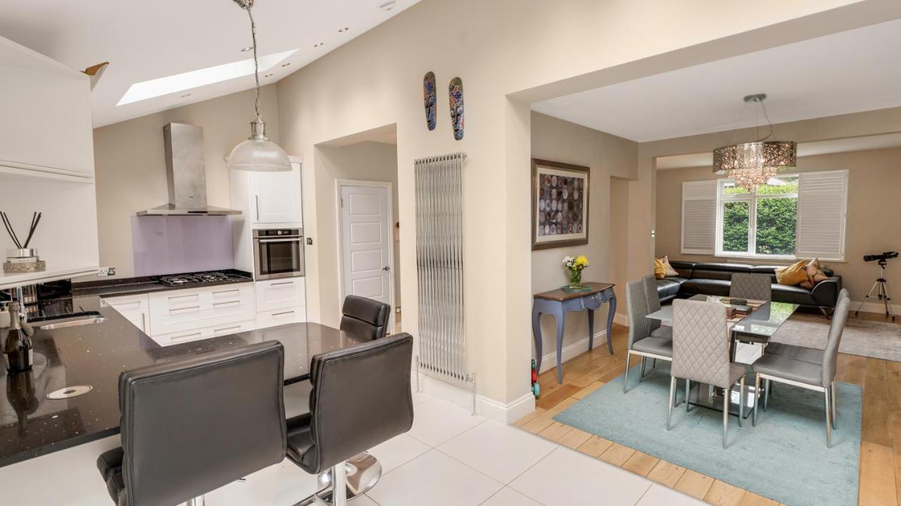 Cosy Luxurious Family Home Лондон Екстериор снимка