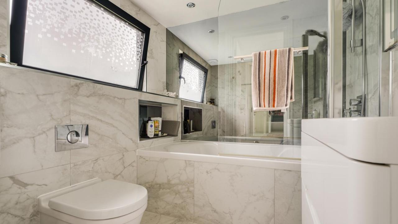 Cosy Luxurious Family Home Лондон Екстериор снимка